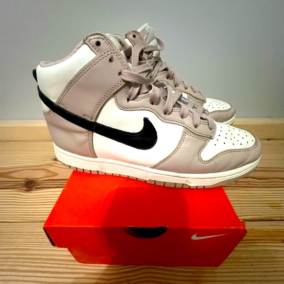 🎀woman’s NIKE dunks high🎀 - Picture 2 of 4